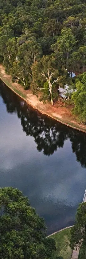 Evedon Lakeside Retreat，位于Burekup的酒店