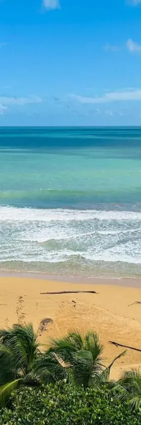 Beachfront Apartment in Luquillo at Sandy Hills，位于卢基约的酒店