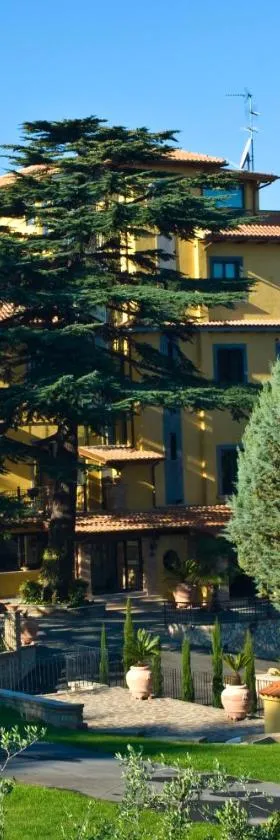 Green Hotel Poggio Regillo，位于弗拉斯卡蒂的酒店