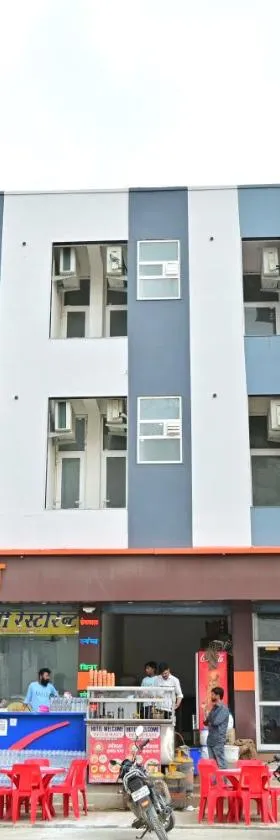 Hotel welcome & restaurant，位于Khātu的酒店