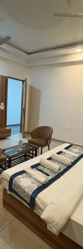 Radiant Blu Hotel，位于诺伊达的酒店