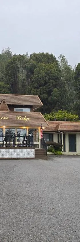 Ocean Cove Lodge Bar & Grill，位于Walsh Landing的酒店