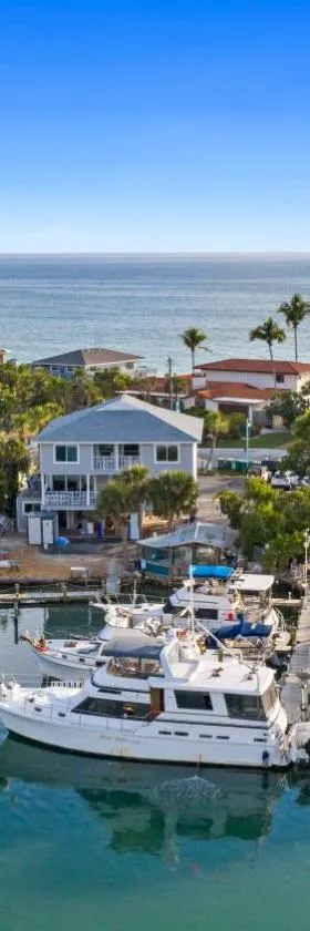 Chadwick Cove Marina，位于恩格尔伍德的酒店