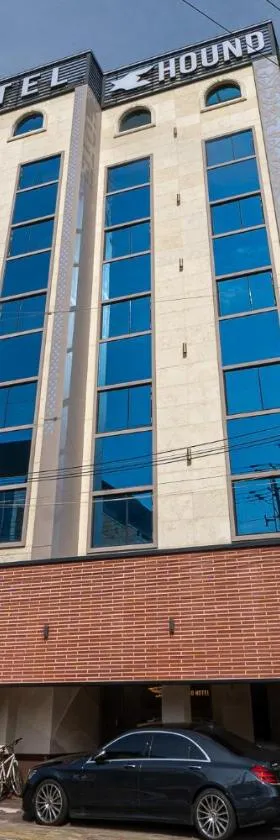 Hound Hotel Tongyeong，位于统营市的酒店