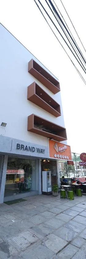 Hotel StayInn，位于科泽科德的酒店
