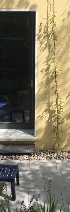 Studio with private garden & free parking，位于Köniz的酒店