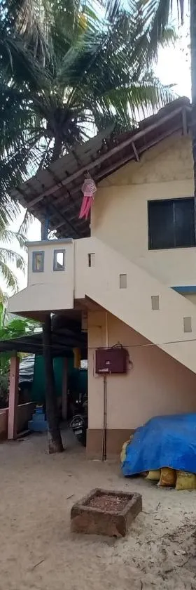 Juis Homestay Near Beach Property，位于马尔万的酒店