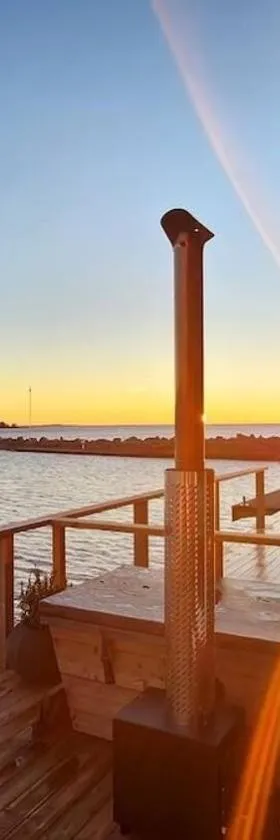 Comfortable Apartment with private dock，位于Gnarp的酒店