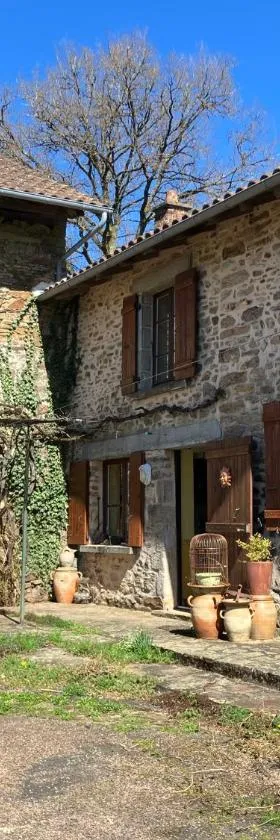 Chambres d'Hôtes de la Treille，位于La Chapelle-Montbrandeix的酒店