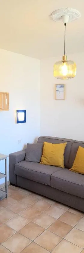Studio blue whale - sables d'or les pins，位于弗雷埃勒的酒店