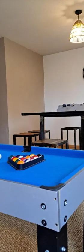 Chambre dans maison en colocation，位于雷东的酒店