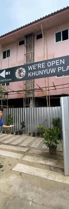 KYP Khunyuw Place Hotel โรงแรมเควายพี ขุนยูวเพลส ฝาง，位于范县的酒店