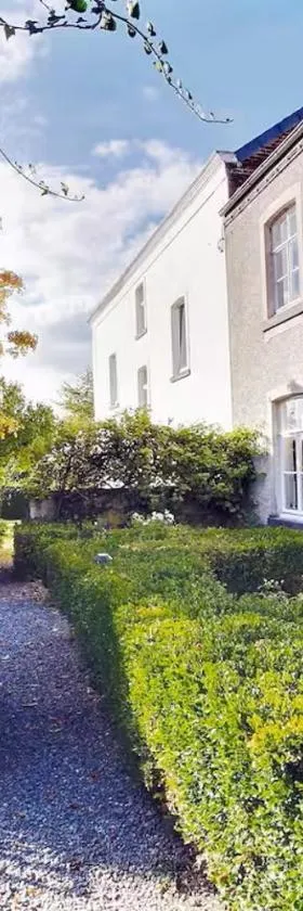 Gîte Ferme de la Chevêche & Jacuzzi Namur，位于Sart-Saint-Laurent的酒店