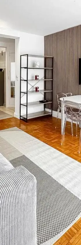 Spacious and Family Apartment，位于弗雷讷的酒店
