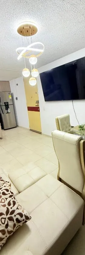 Habitación para 1 persona a 5 minutos del aeropuerto y estadio，位于Soledad的酒店