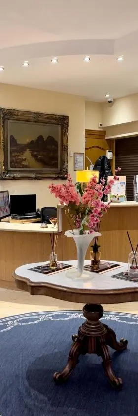 瑞福莱斯约恩酒店，位于日韦的酒店