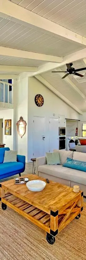 Modern Yosemite Cabin, 15min Bass Lake, Sleeps 8，位于奥克赫斯特的酒店