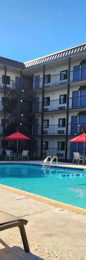 Days Inn by Wyndham Kenner/New Orleans Airport South，位于肯纳的酒店
