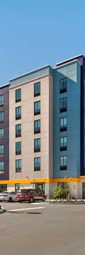 Comfort Suites Titusville near Kennedy Space Center，位于泰特斯维尔的酒店