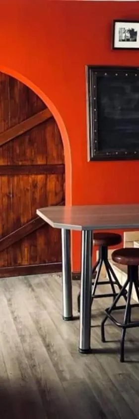 The Red Garden House in the Heart of Windhoek，位于Eros的酒店
