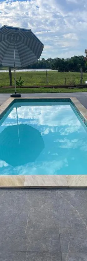 Casa com Piscina na Represa de Carlópolis，位于Carlópolis的酒店