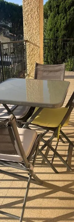 T2 lumineux avec Terrasse proche du Tram，位于Le Crès的酒店