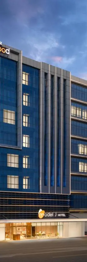 Model J Hotel Jakarta Soekarno - Hatta Airport 曼居雅加达苏加诺哈达机场酒店，位于Gardu的酒店