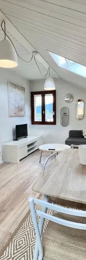 Charmant appartement T2 cottage，位于Saint Pierre en Faucigny的酒店
