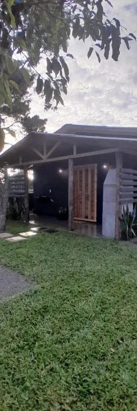 Casa nova a 2 min do mar，位于阿罗约多萨尔的酒店