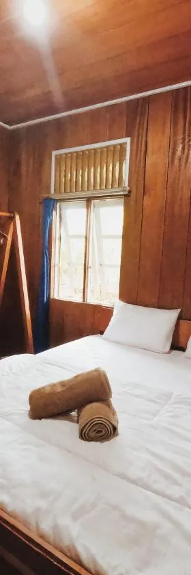 Likat Surf House，位于Tuapejat的酒店