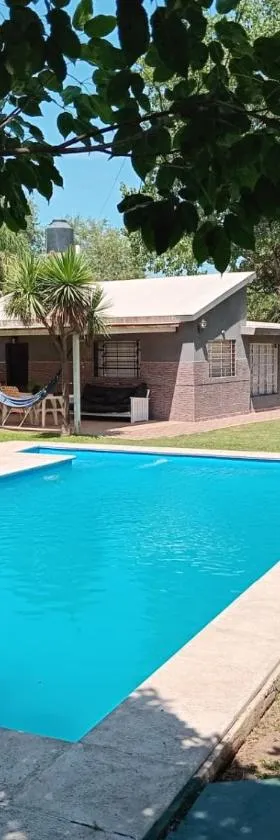 La Casa de Los Dos Pinos，位于富内斯的酒店
