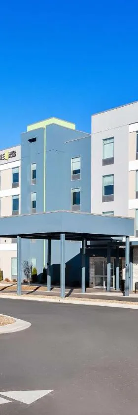 Home2 Suites By Hilton Hendersonville，位于亨德森维尔的酒店