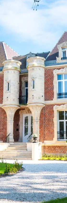 Hôtel Château Héloïse，位于Mérélessart的酒店