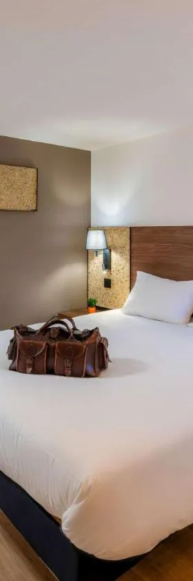 greet Hotel Chatellerault，位于沙泰勒罗的酒店