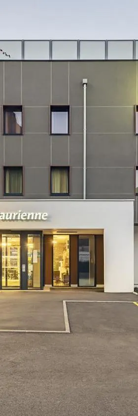 Best Western Coeur de Maurienne Hotel Restaurant & Spa，位于圣让德莫里耶讷的酒店