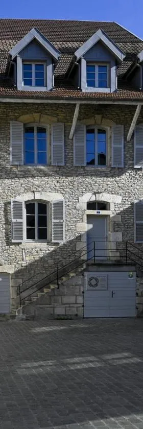 Chambre Pétrole aux Muses，位于奥尔南的酒店