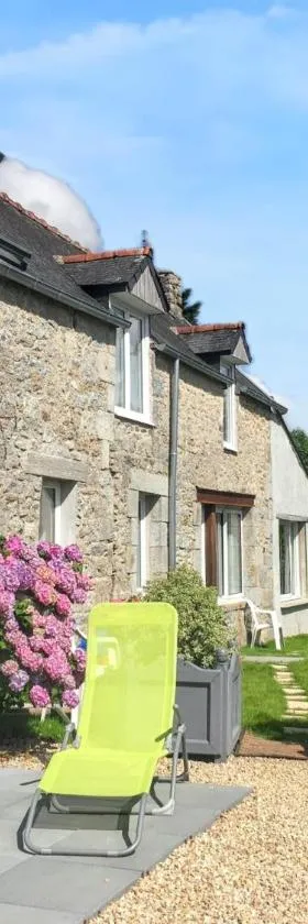 Maison charmante à Huelgoat + Jardin relaxant，位于于埃尔戈阿的酒店