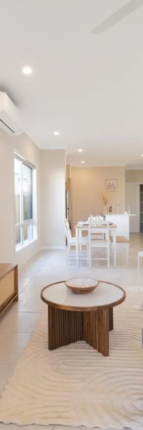 Casa Callistemon - Cute & Cosy Suburban Escape 10 min from North Lake Westfield，位于Griffin的酒店