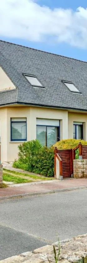 Appartement charmant avec vue sur la mer - Saint-Pol-de-Léon, 60m²，位于圣波勒-德莱昂的酒店