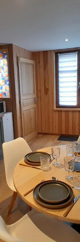 Gite orizon，位于Monthureux-sur-Saône的酒店
