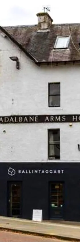 The Breadalbane Arms Room Only Hotel，位于阿伯费尔迪的酒店