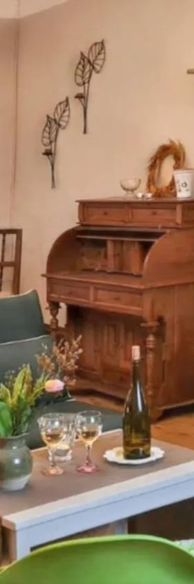 Maison charmante à Mauzun avec jardin et patio fleuri，位于Mauzun的酒店