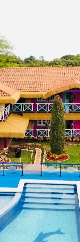 Hotel Restaurante LA AZOTEA，位于El Cerrito的酒店