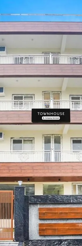 Townhouse Sector 121 Noida，位于Indirapuram的酒店