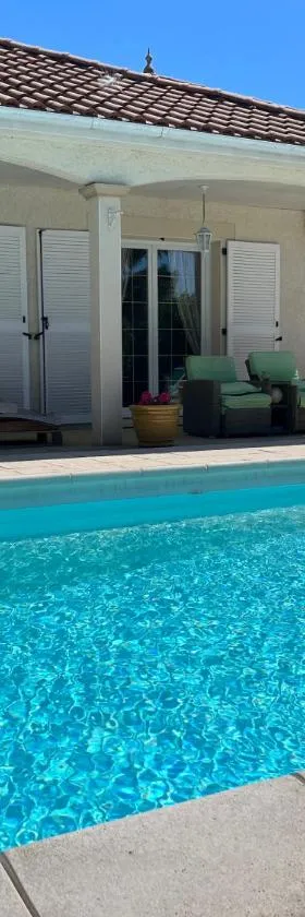 Suite dans villa provençale avec parking et piscine，位于Laneuvelotte的酒店