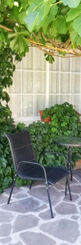 Cozy apartment in Collado Villalba 100 m² with open garden，位于科利亚多·比利亚尔瓦的酒店