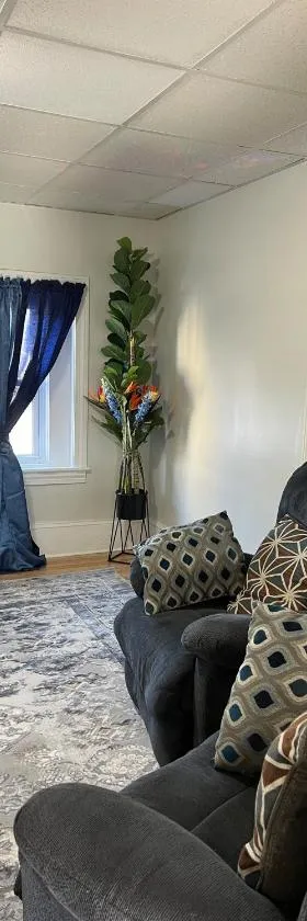 Fall River Complete 2 Bedroom Near Downtown，位于福尔里弗的酒店