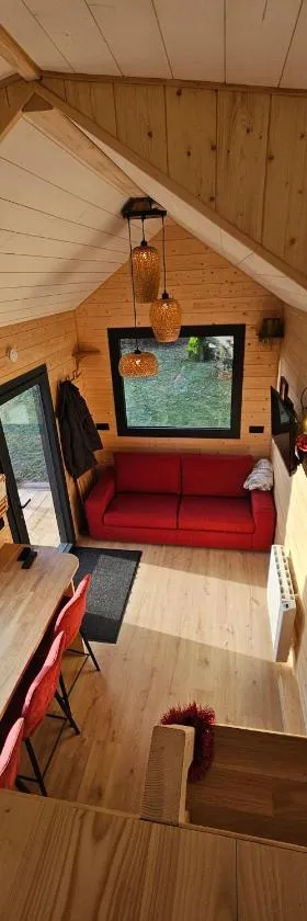 Tiny House Kota Grill & Sauna，位于Yébleron的酒店