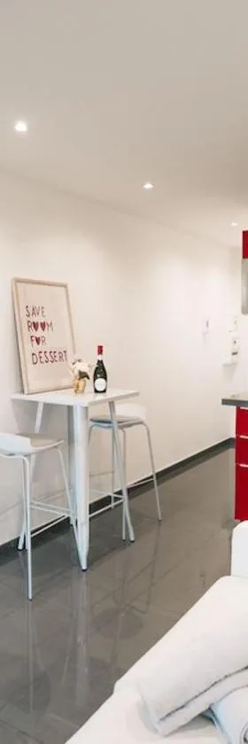 Superbe studio front de mer，位于圣罗兰度瓦的酒店
