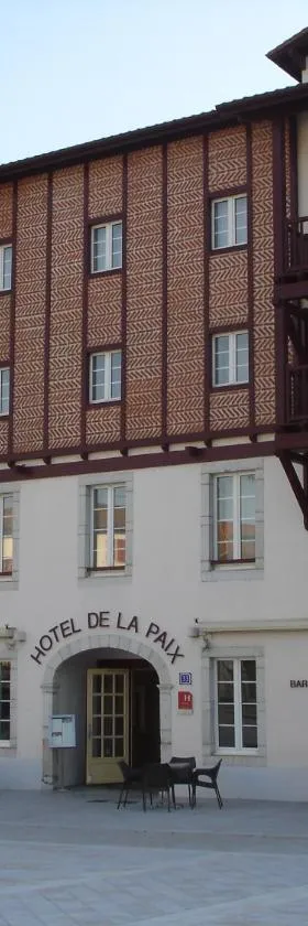 Hôtel-Restaurant de La Paix，位于Saint-Palais的酒店